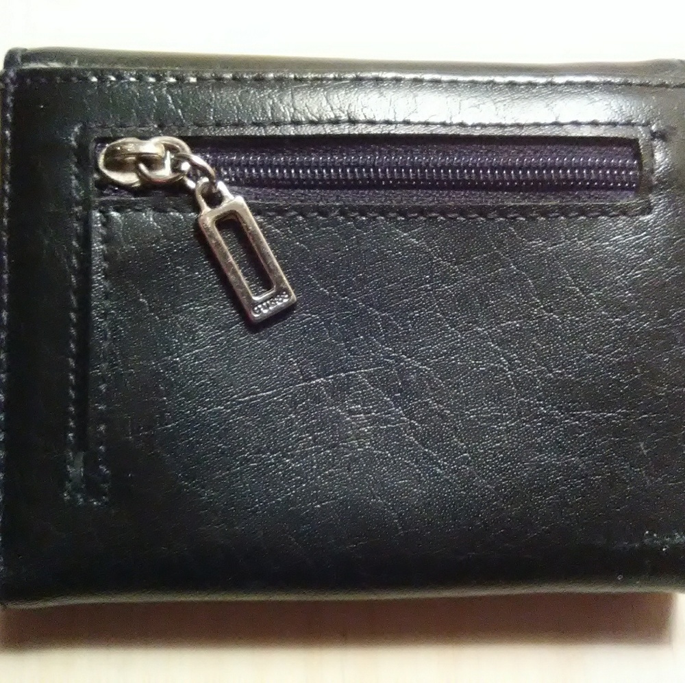Guess Wallet - Picture 3 of 3